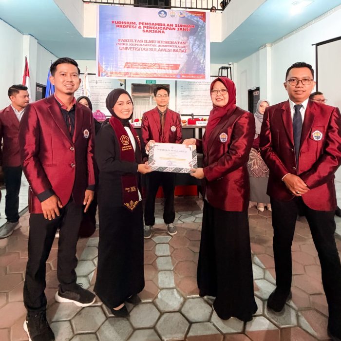 Salah Pilih Kampus, Dea Anggriani Justru Menjadi Lulusan Terbaik FIKES Unsulbar