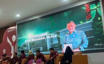 Prof. Muzakkir Ingatkan Bahaya Kecanduan Digital di Hadapan Mahasiswa Baru FIKES Unsulbar